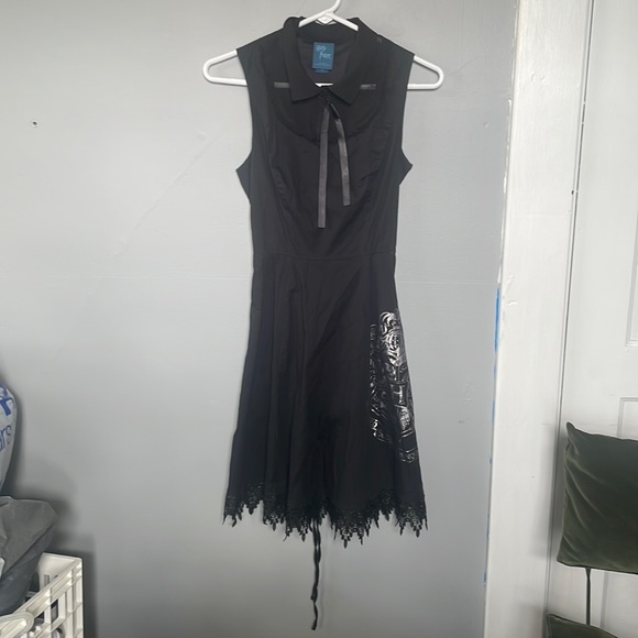 Harry Potter Hot Topic S Black Collar Dress Hogwarts Crest dark academia goth - Picture 1 of 12